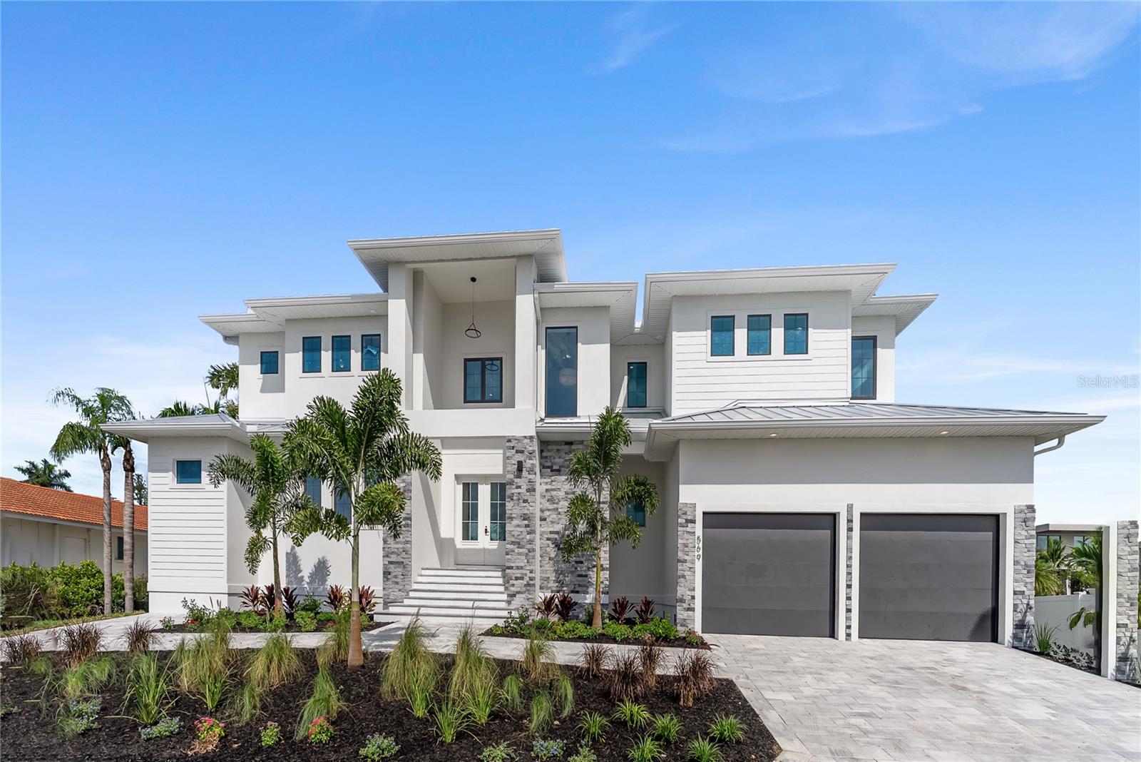 569 BAYVIEW DRIVE
