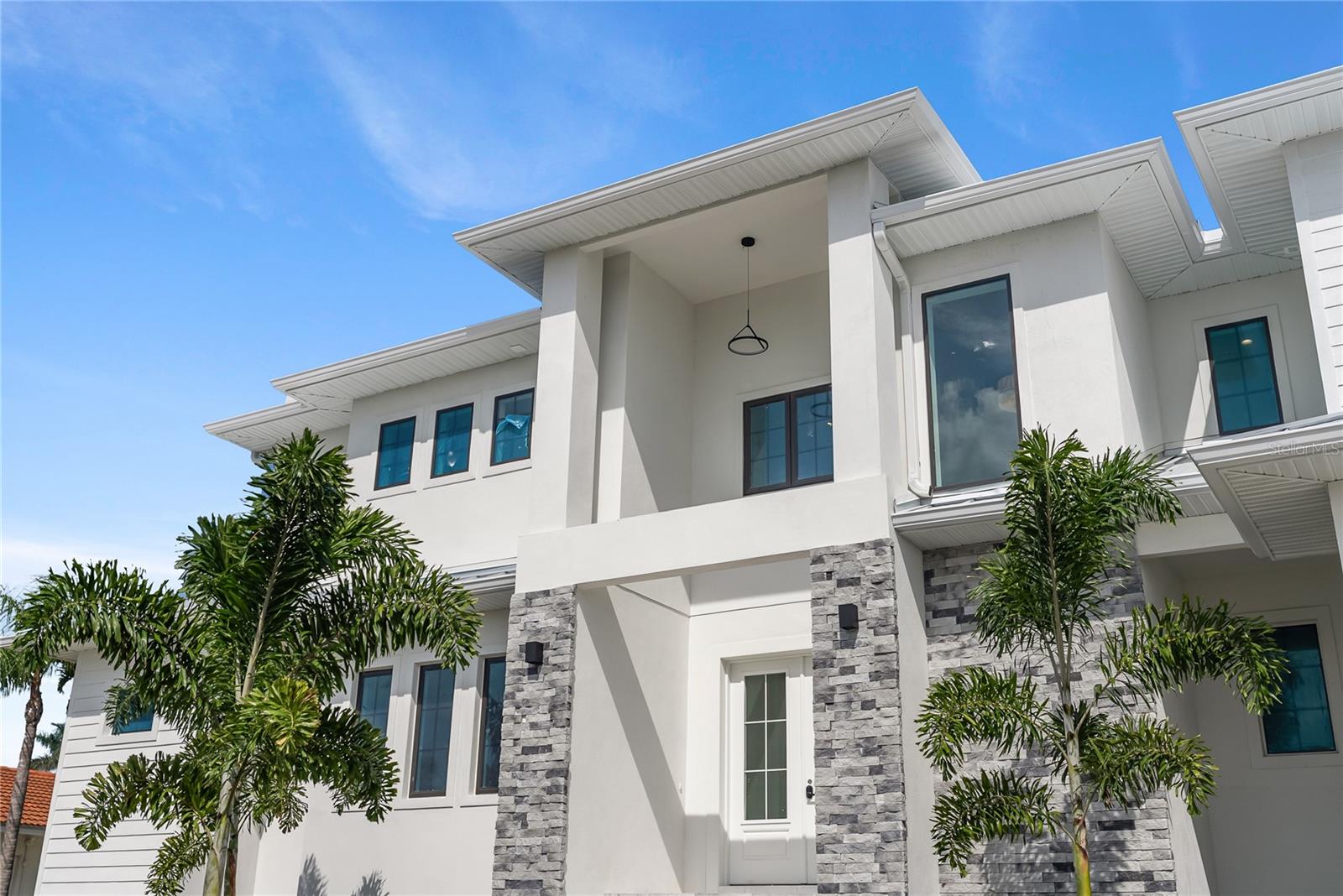569 BAYVIEW DRIVE