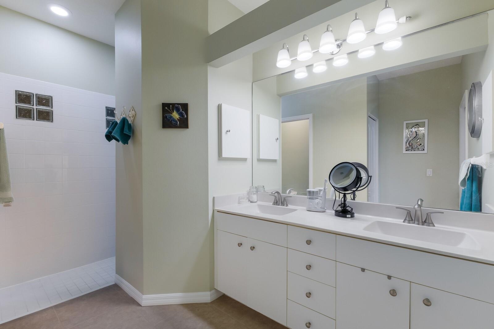 TERRACES VILLAS ST ANDREWS PARK - Residential