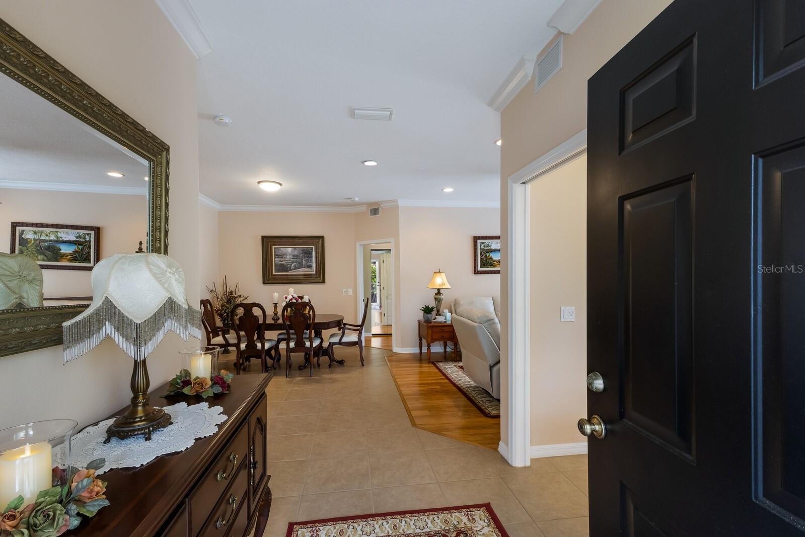 915 SW BARCLAY COURT
