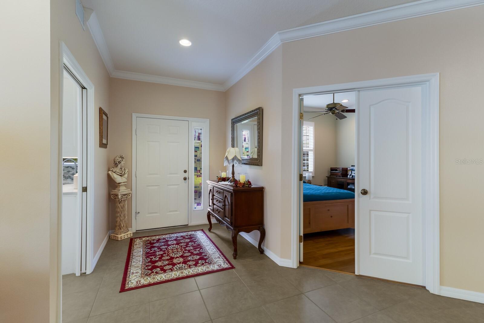 915 SW BARCLAY COURT