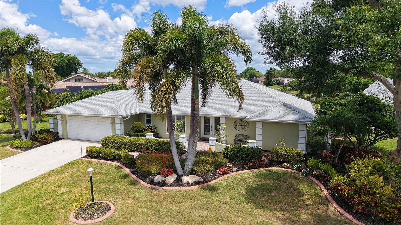 6921 COUNTRY LAKES CIRCLE