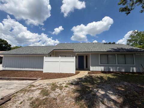 Photo of 706 Lakeside Drive, Winter Springs, FL 32708 (MLS # O6402320)