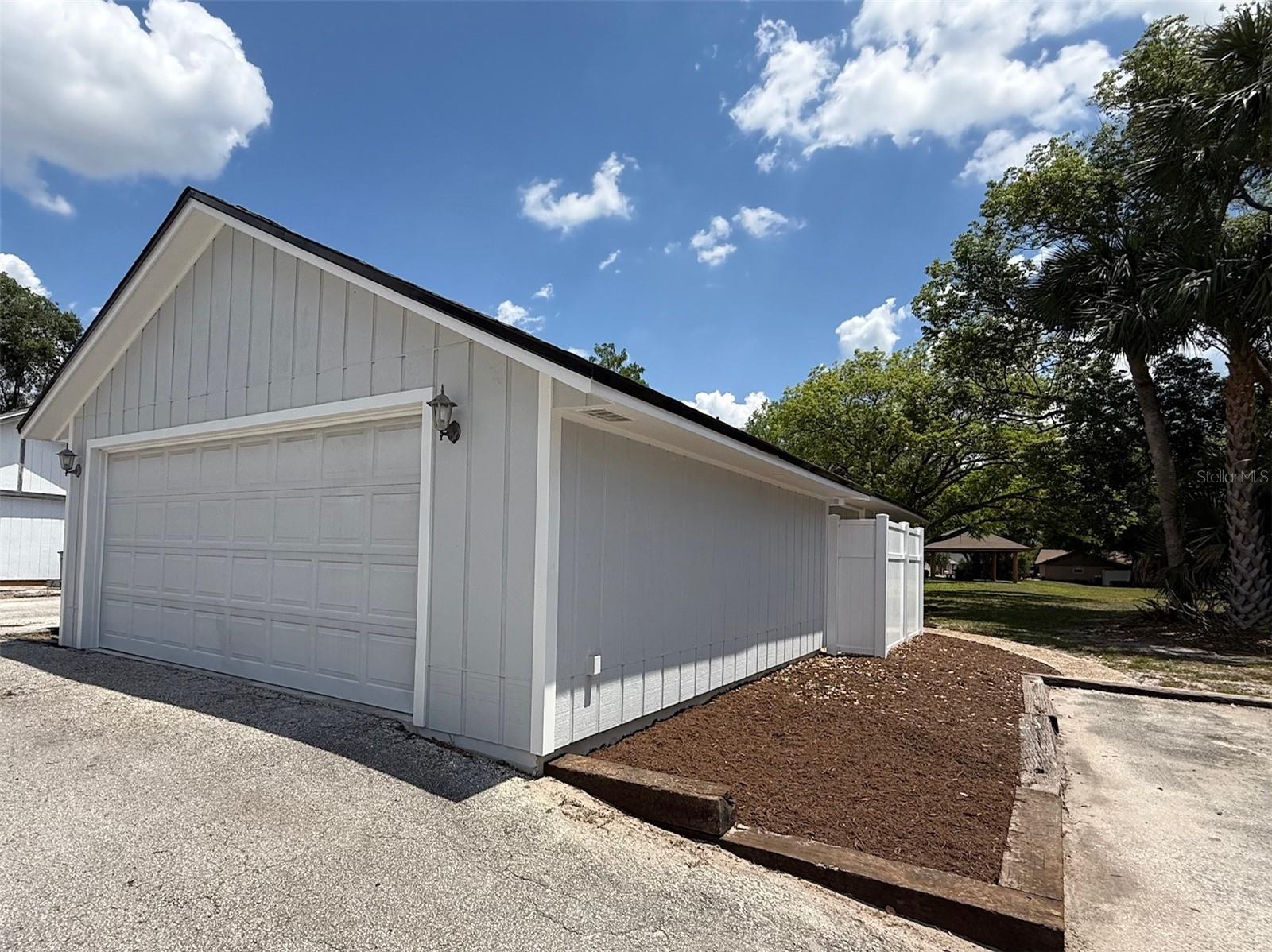 706 LAKESIDE DRIVE