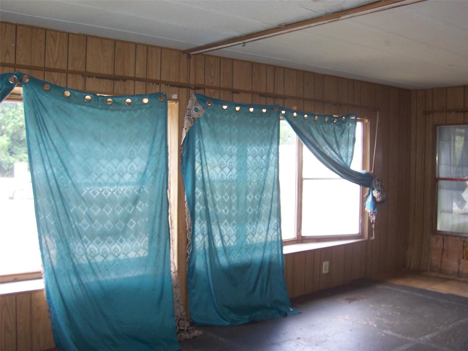 VALLEYDALE ACRES - Residential