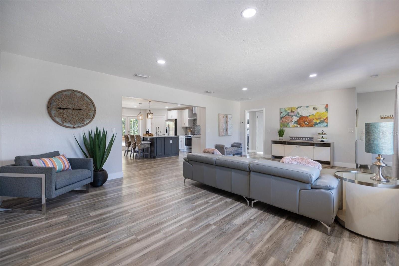 SOUTH GATE - Residential