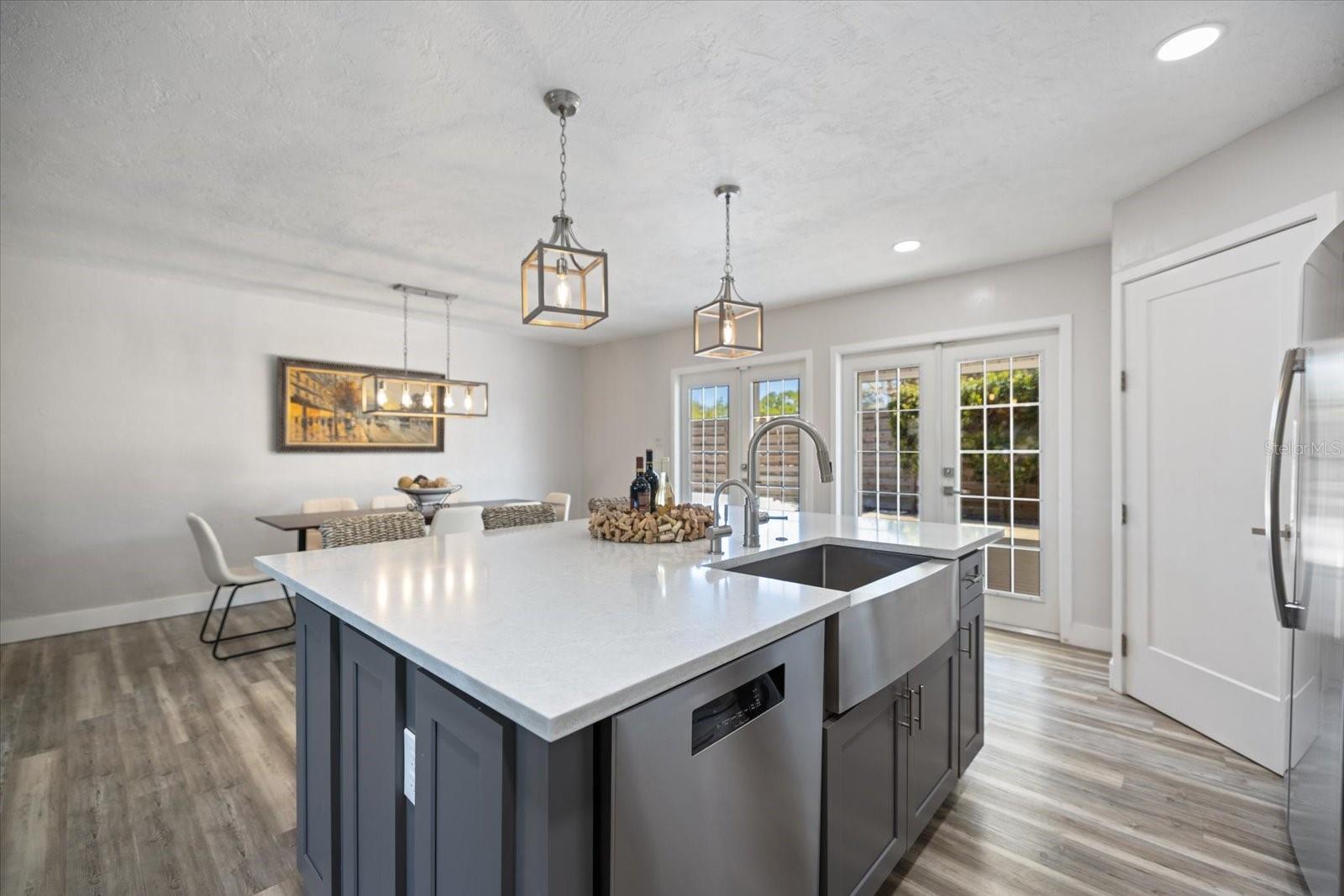 SOUTH GATE - Residential