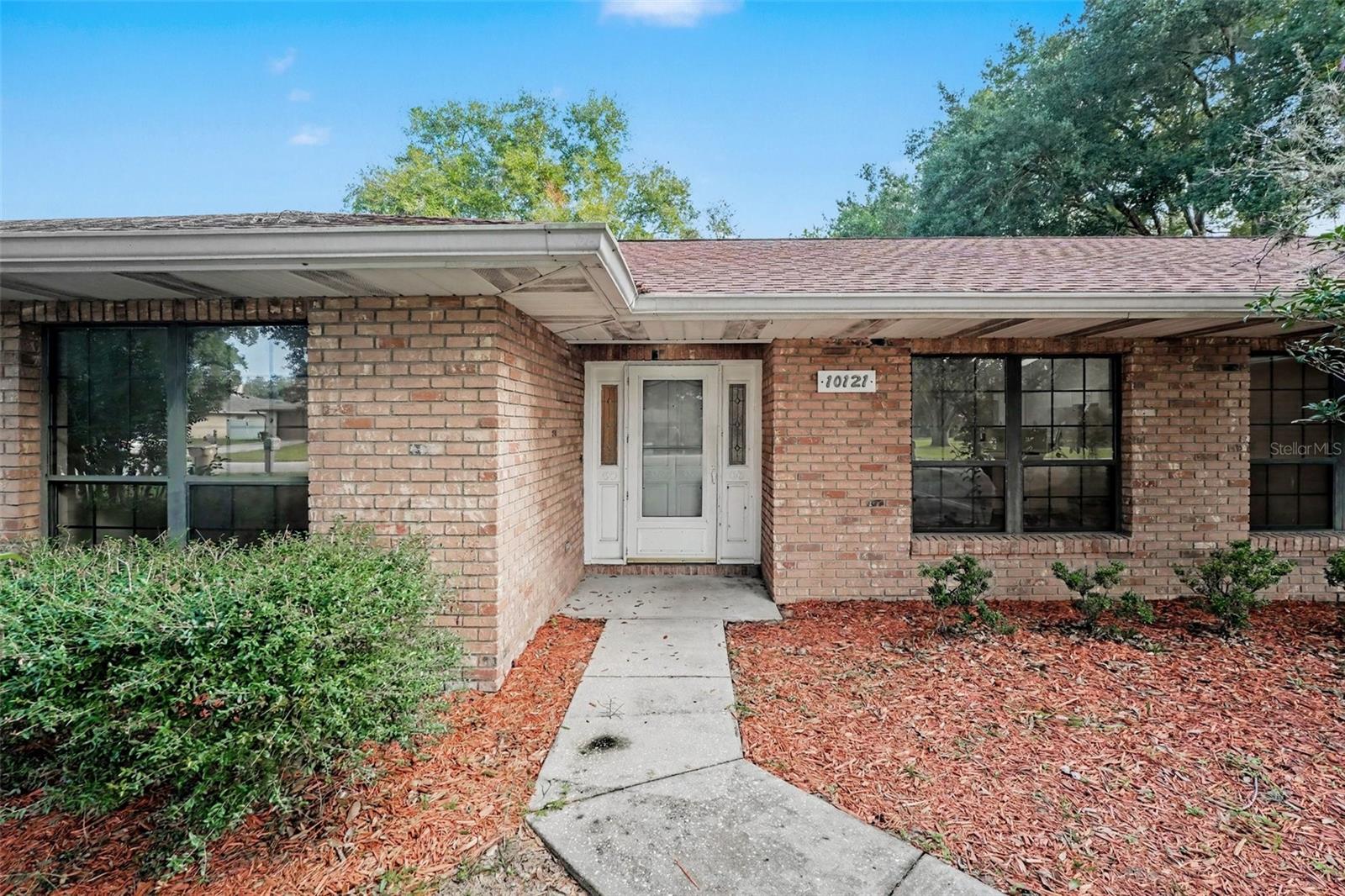 10121 CANTERBURY DRIVE