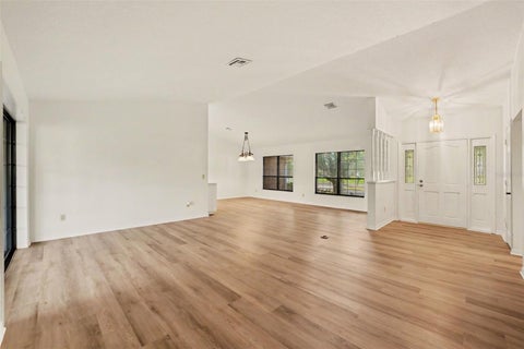 Tiny photo for 10121 Canterbury Drive, Leesburg, FL 34788 (MLS # O6453837)