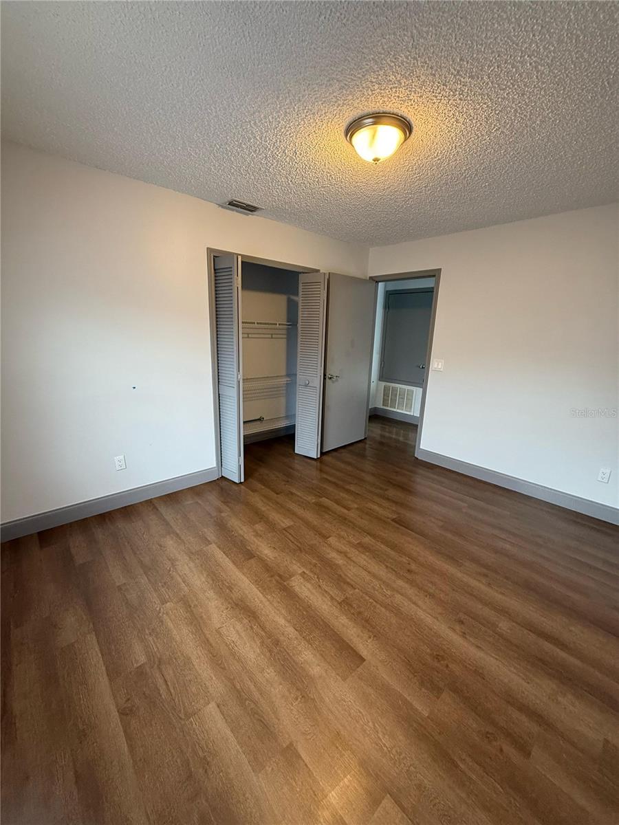 HUNTERS CREEK TR 350 PH 01 - Residential Lease