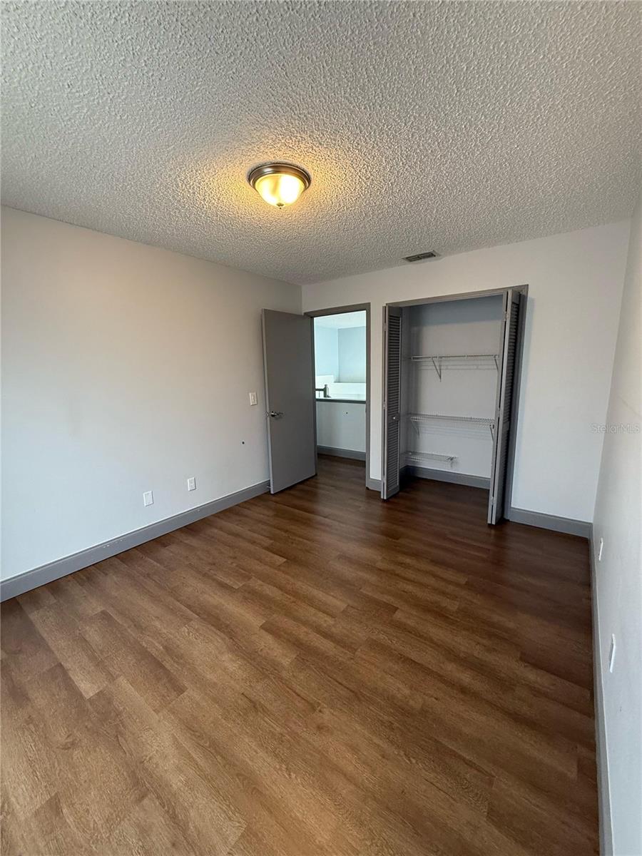 HUNTERS CREEK TR 350 PH 01 - Residential Lease