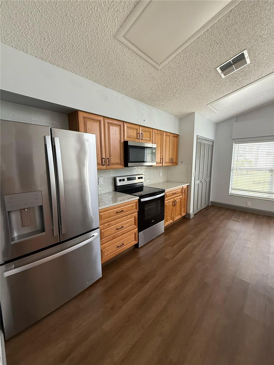 HUNTERS CREEK TR 350 PH 01 - Residential Lease