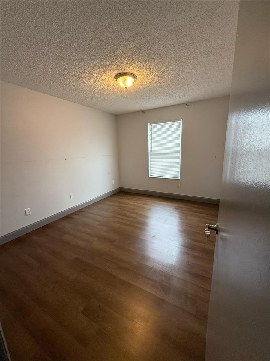 HUNTERS CREEK TR 350 PH 01 - Residential Lease