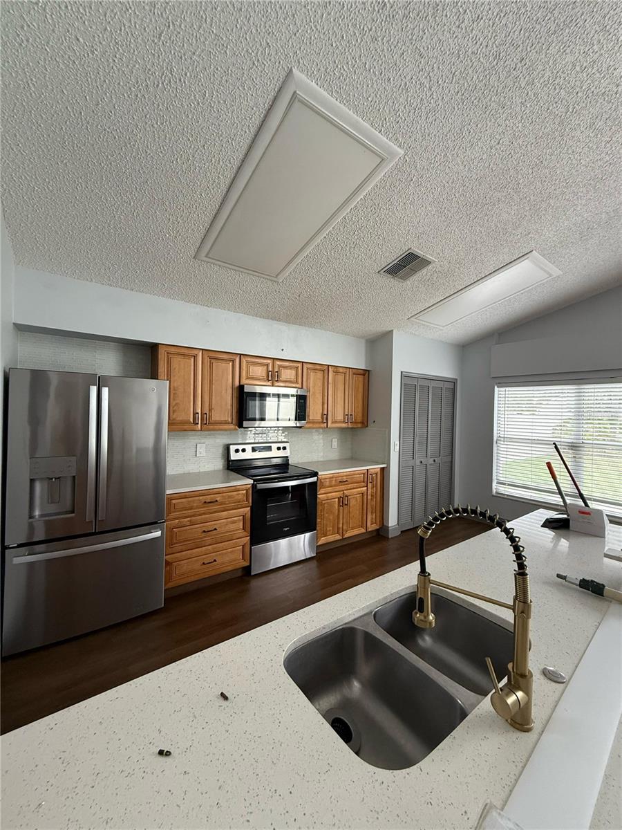 HUNTERS CREEK TR 350 PH 01 - Residential Lease