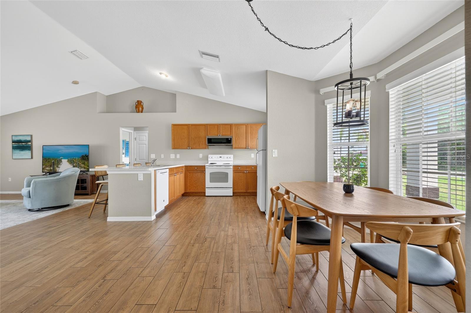 421 LONDRINA DRIVE