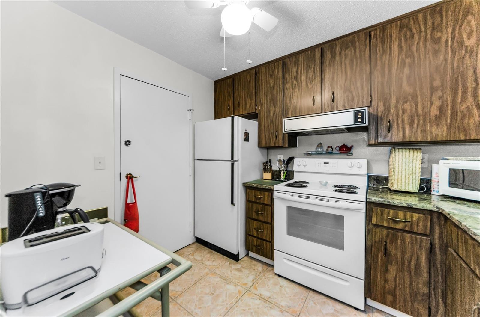 MEDITERRANEAN MANORS - Residential Lease