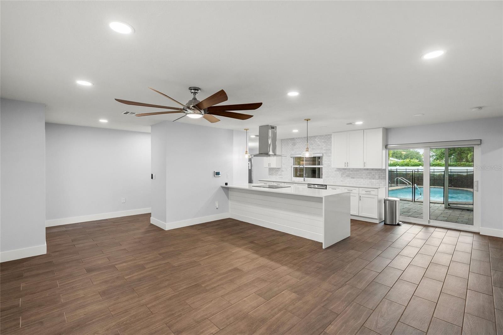 SOUTH GATE - Residential