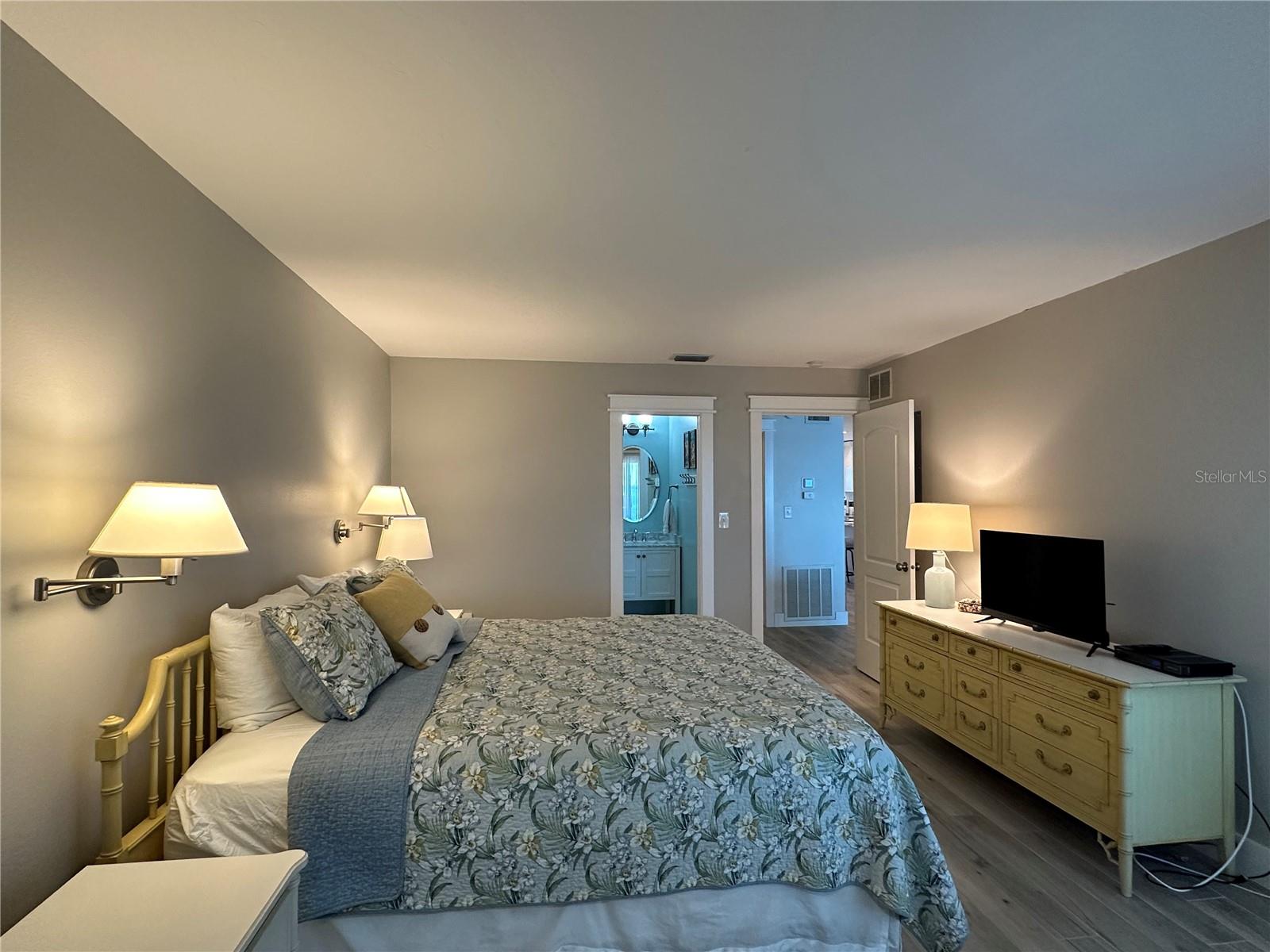 WESTBAY POINT & MOORINGS II - Residential