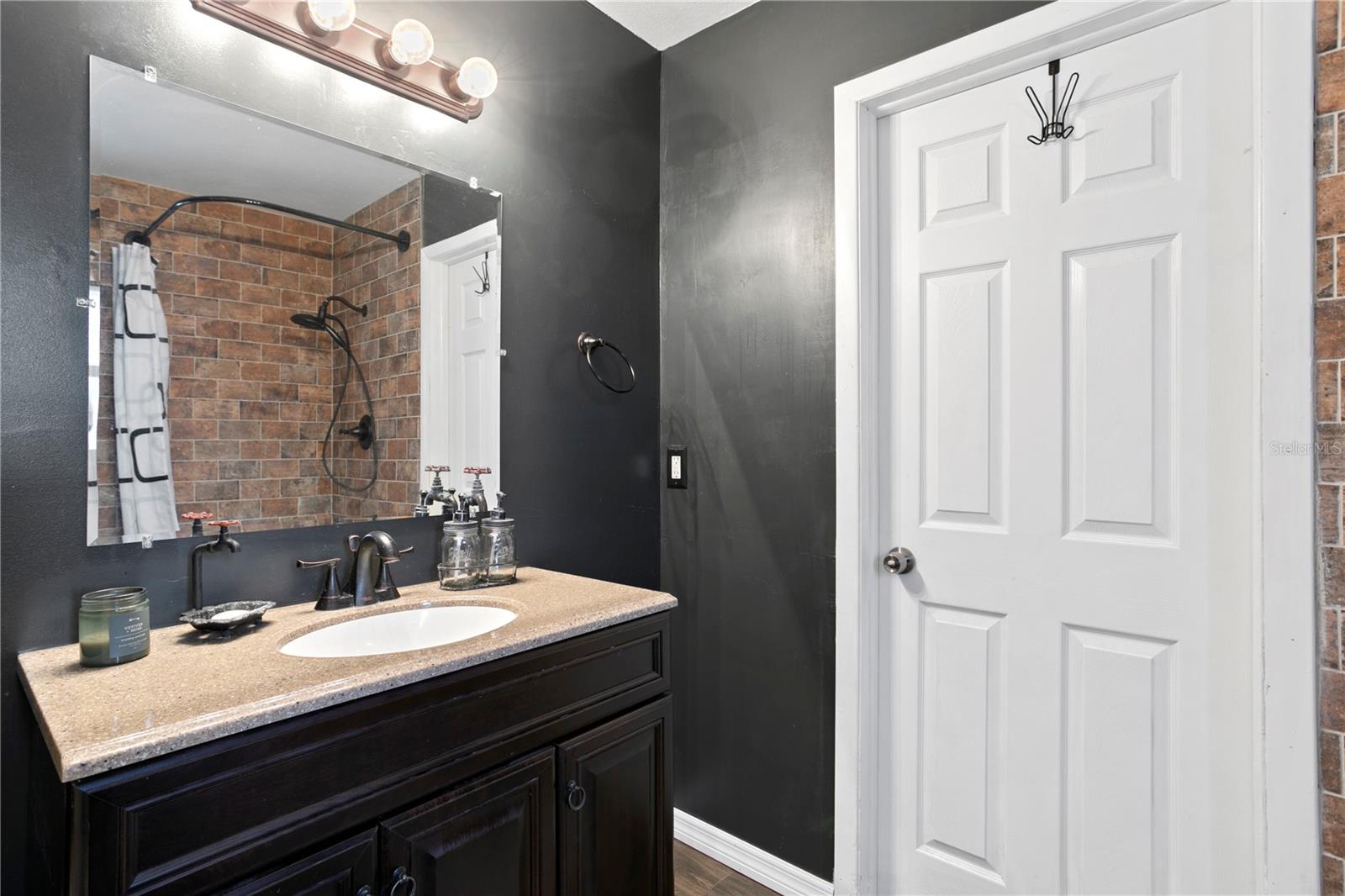 SHORE ACRES SEC 1 TWIN LAKES ADD - Residential