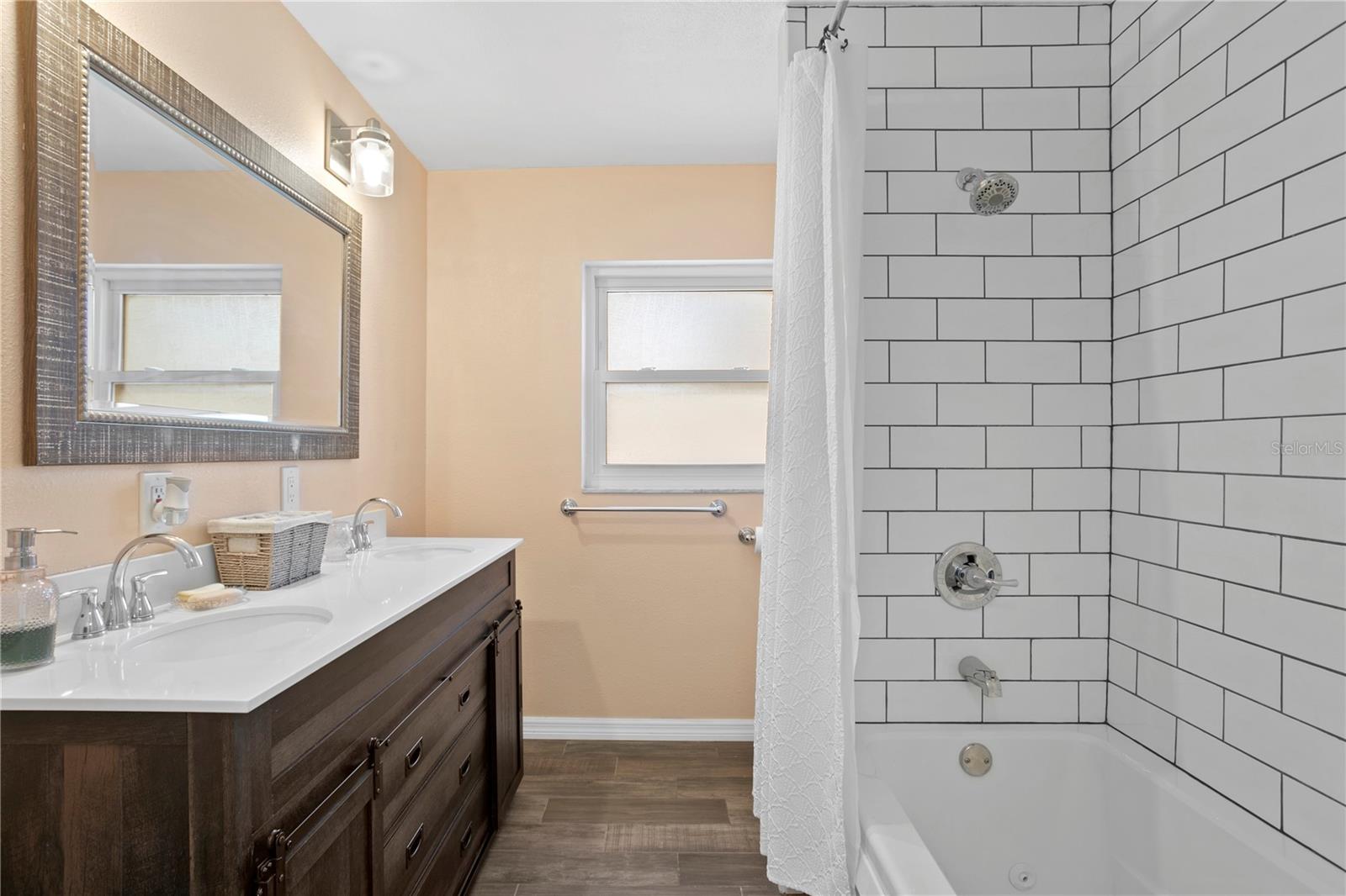 SHORE ACRES SEC 1 TWIN LAKES ADD - Residential