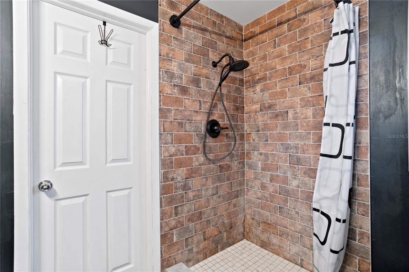 SHORE ACRES SEC 1 TWIN LAKES ADD - Residential