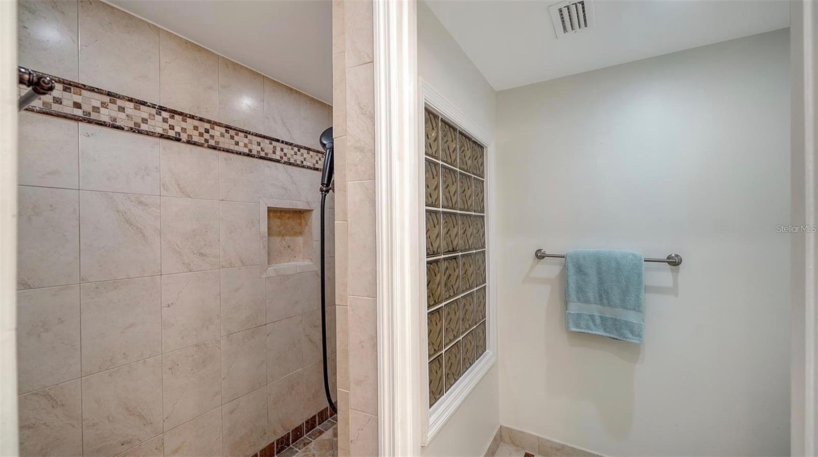 WINDWARD BAY AMD - Residential