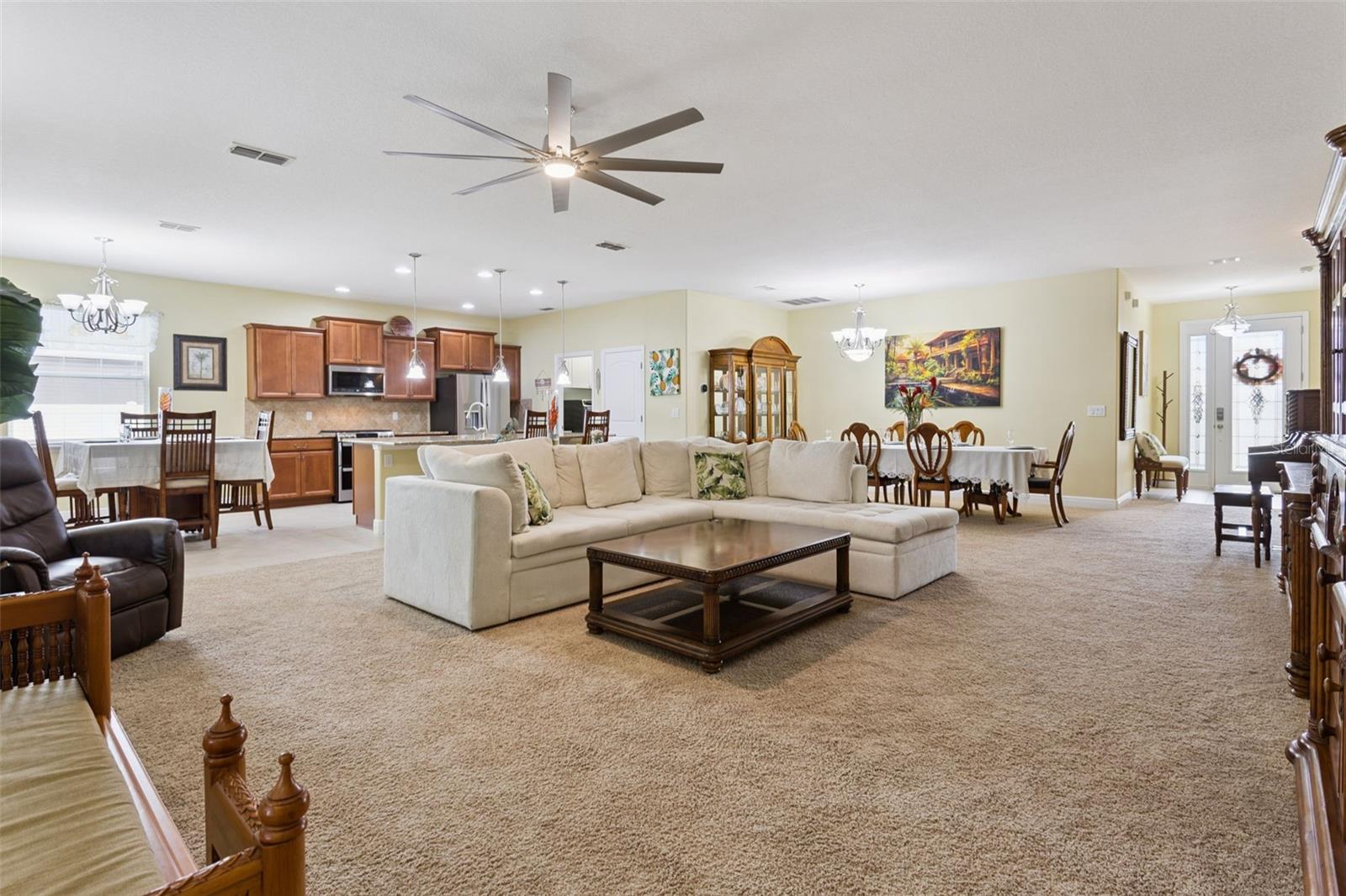 1425 AVILA AVE