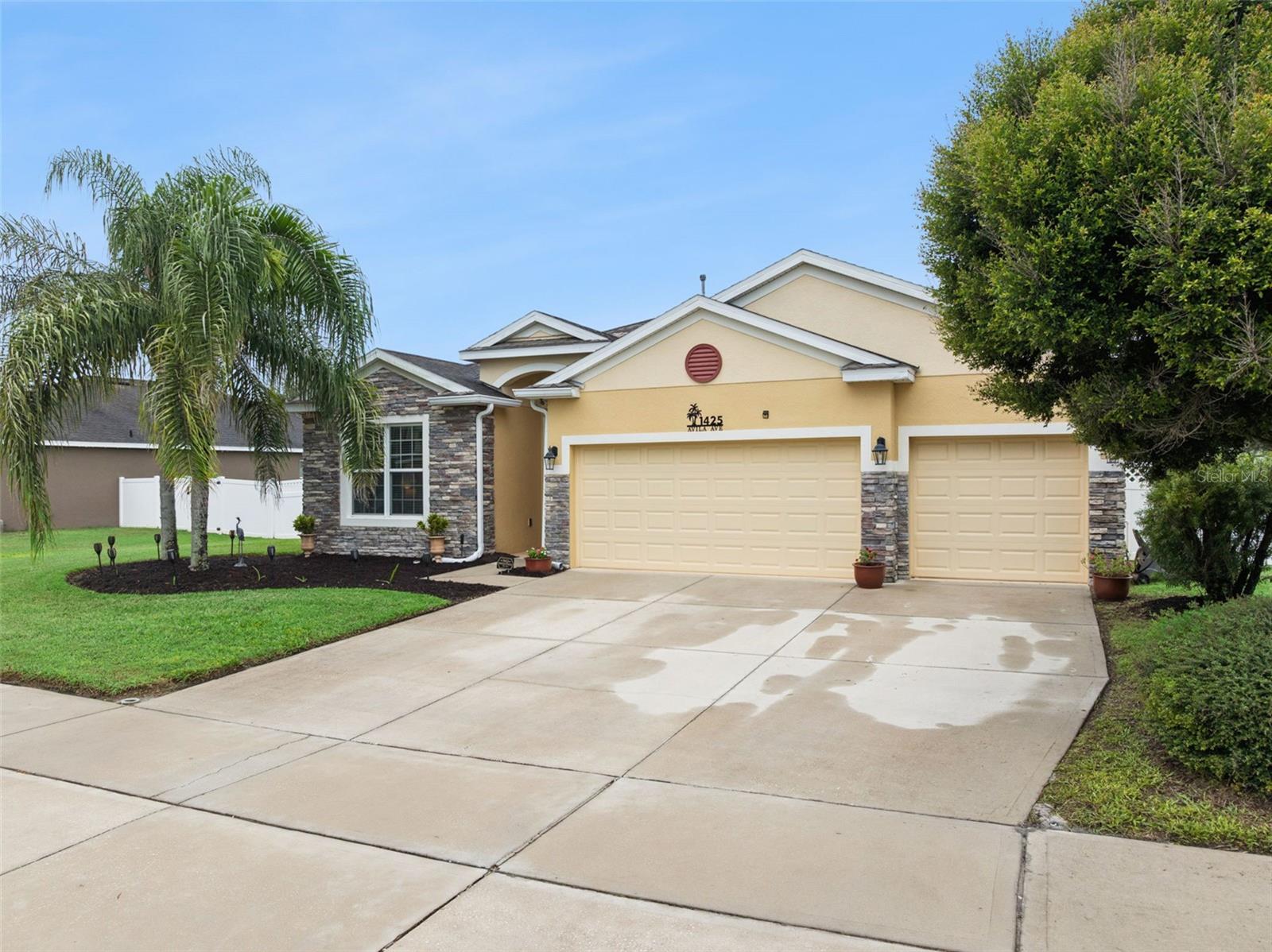 1425 AVILA AVE