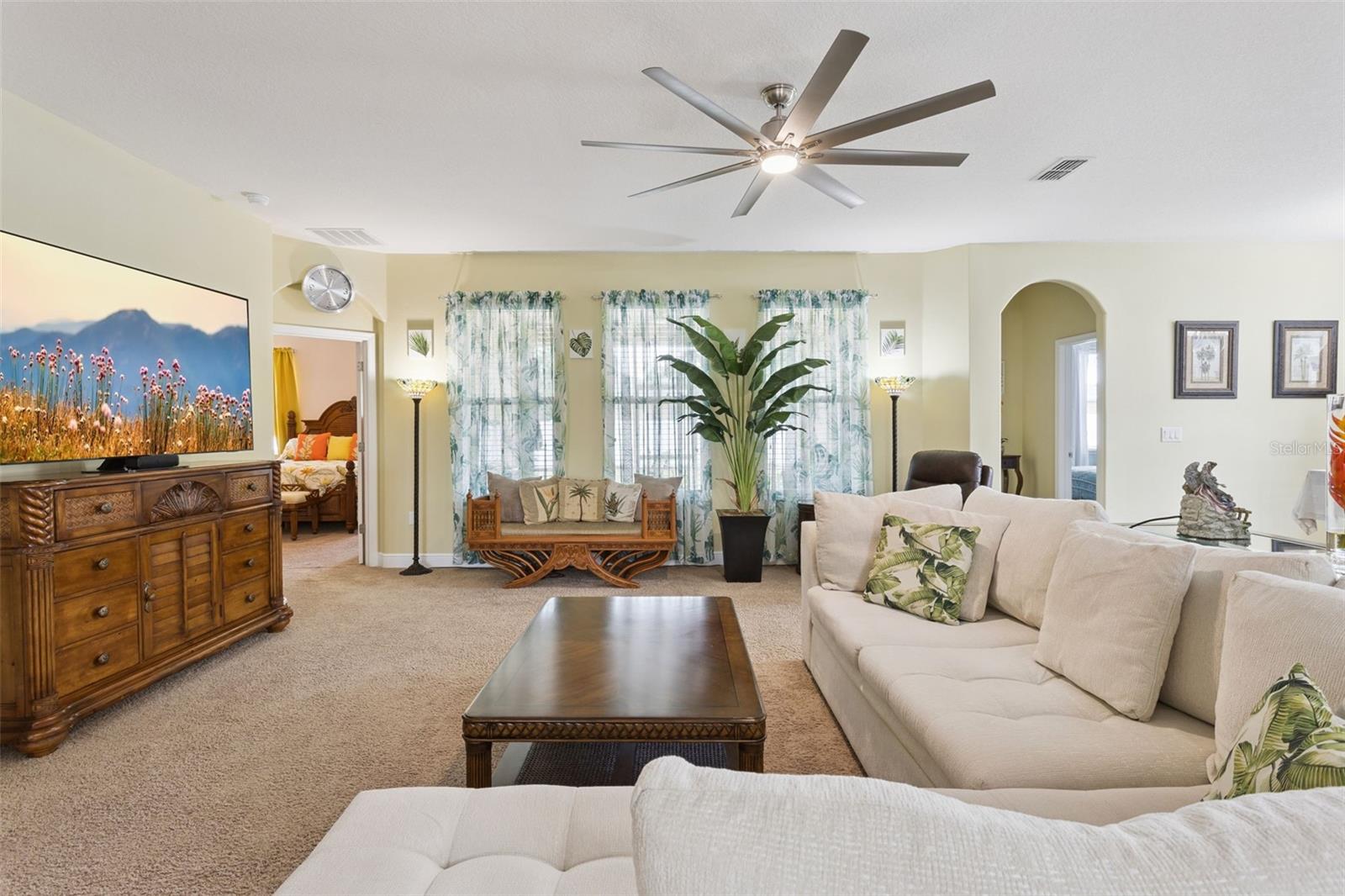 1425 AVILA AVE