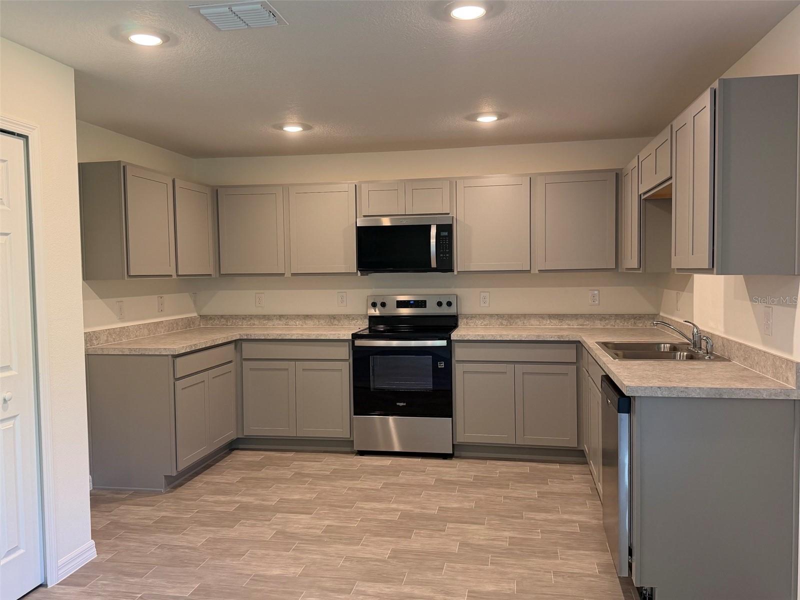 904 HUDSON VALLEY DRIVE