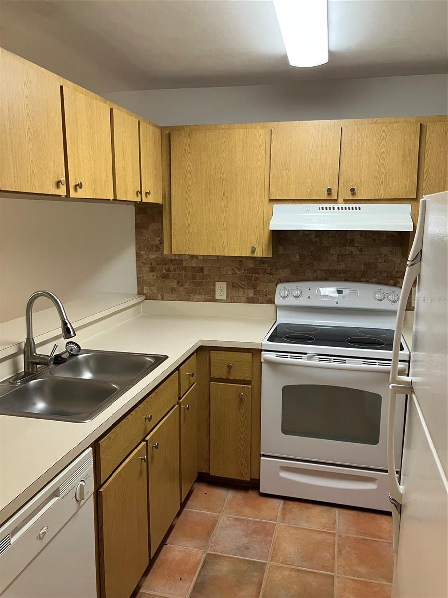 GREEN LEAF - Residential Lease