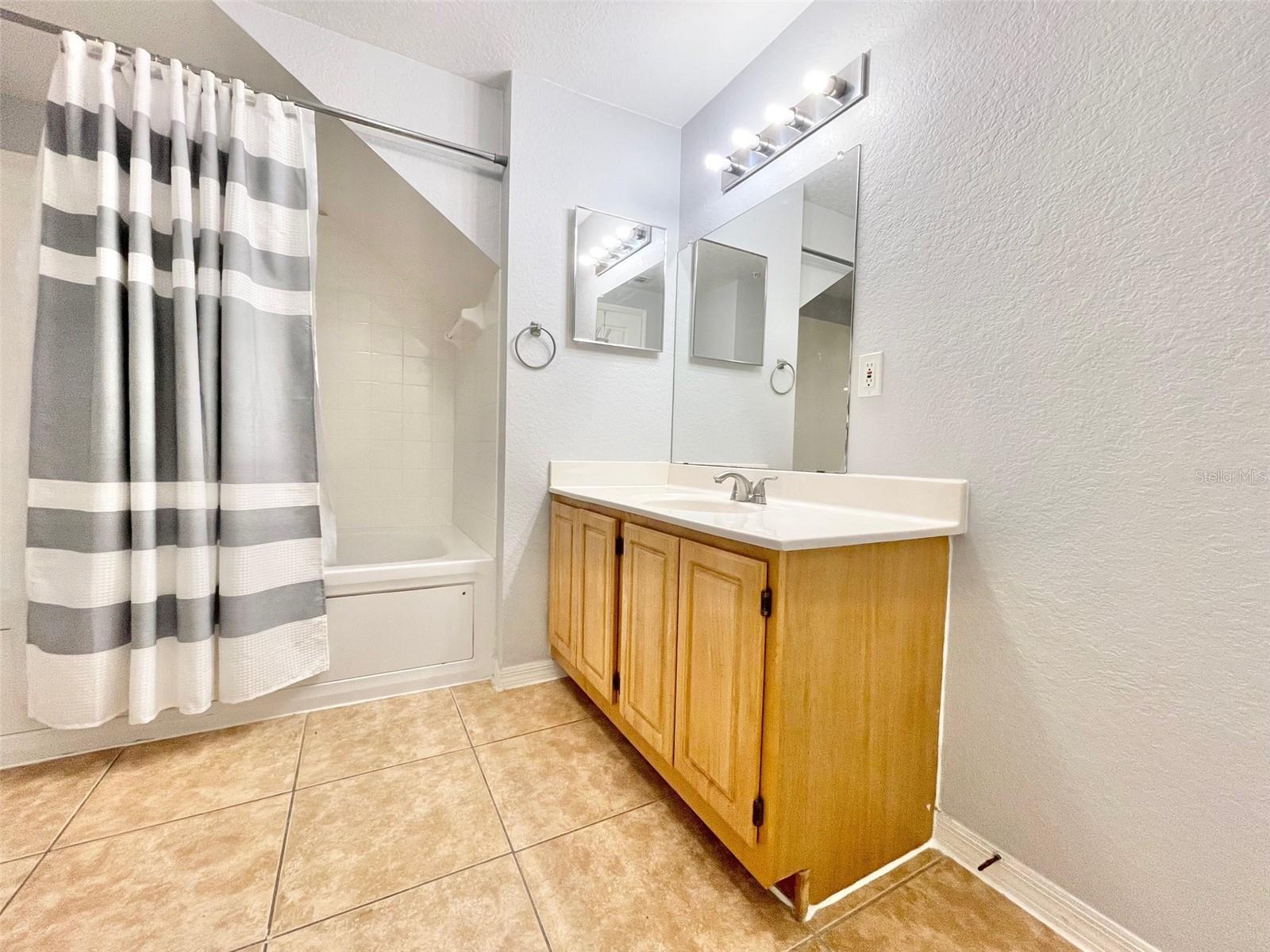 VENETIAN BAY VILLAGE CONDO PH 1 - Residential