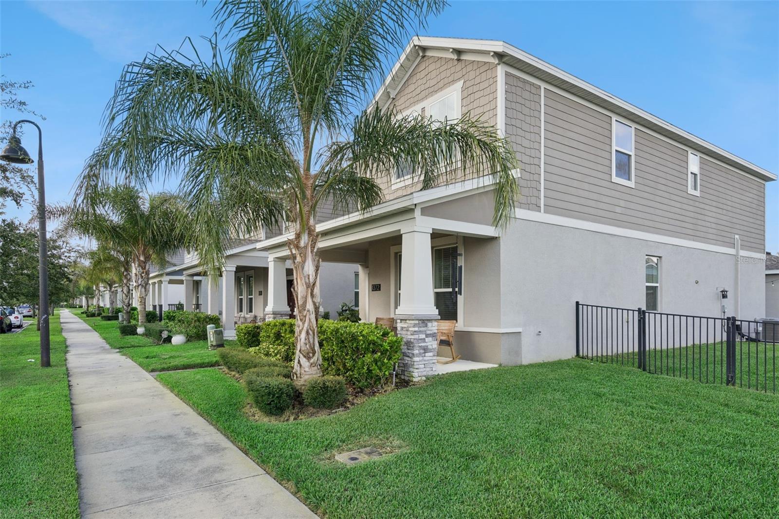 1372 ROXY LANE