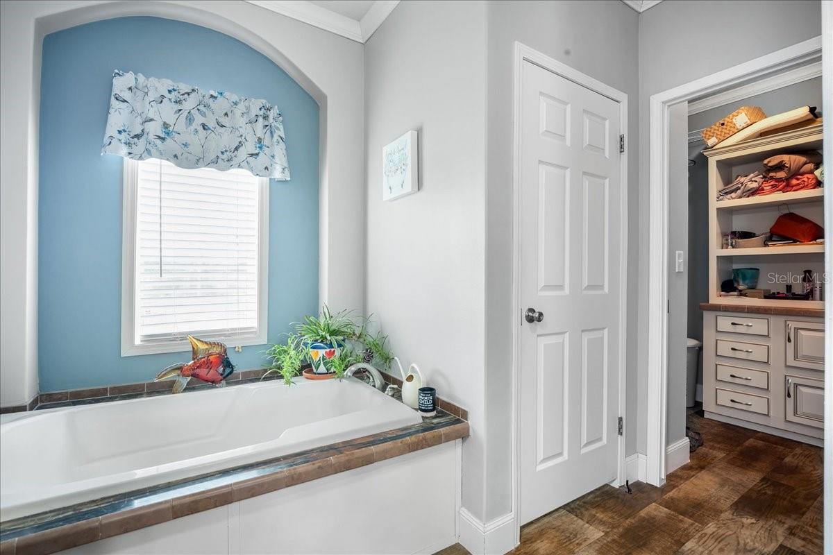 MINI FARM COUNTRY ESTATES - Residential