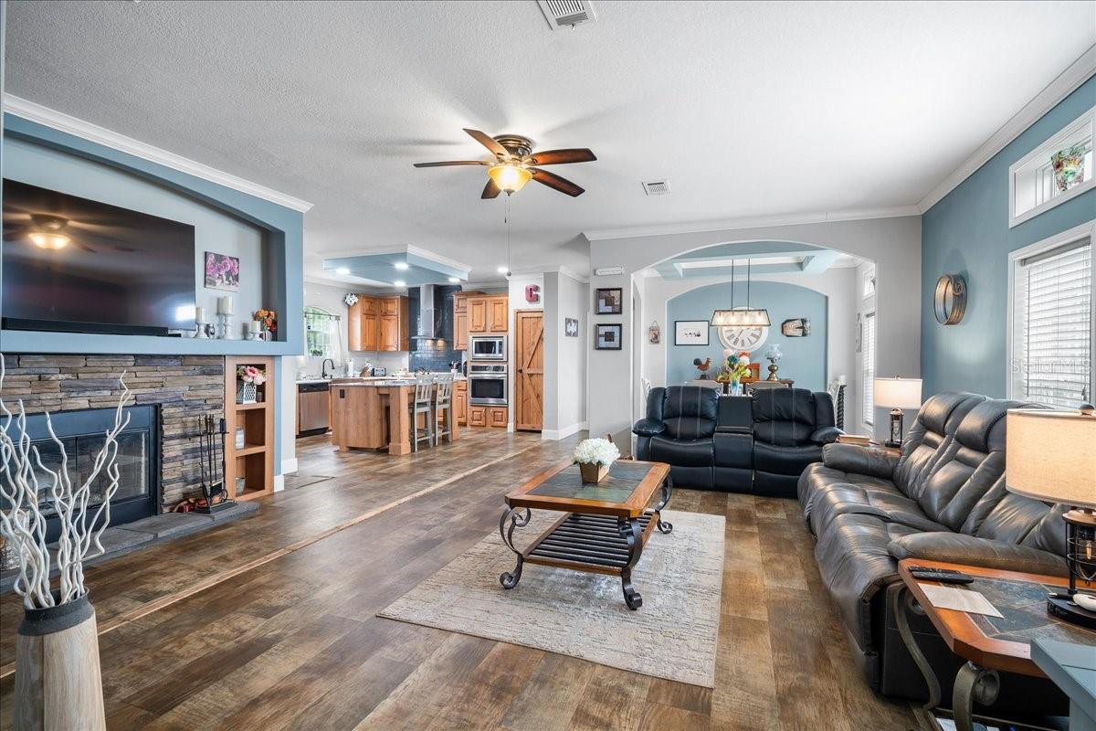 MINI FARM COUNTRY ESTATES - Residential