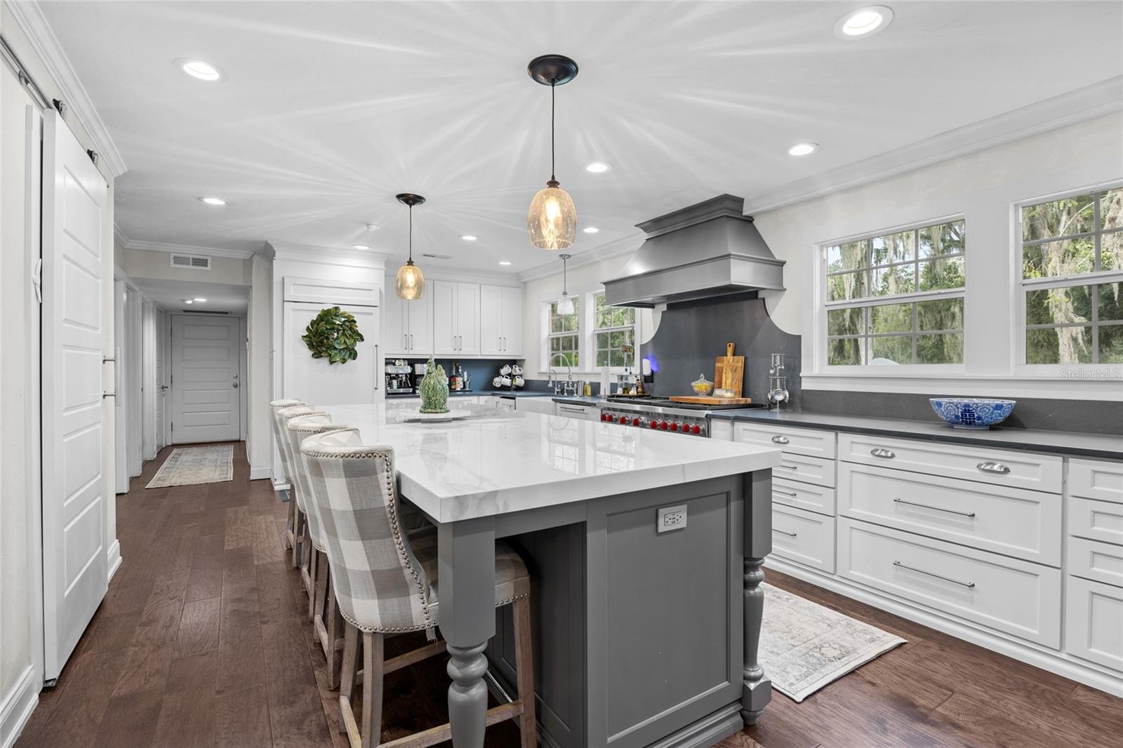 COUNTRY CLUB ESTATE MCINTOSH GRT - Residential