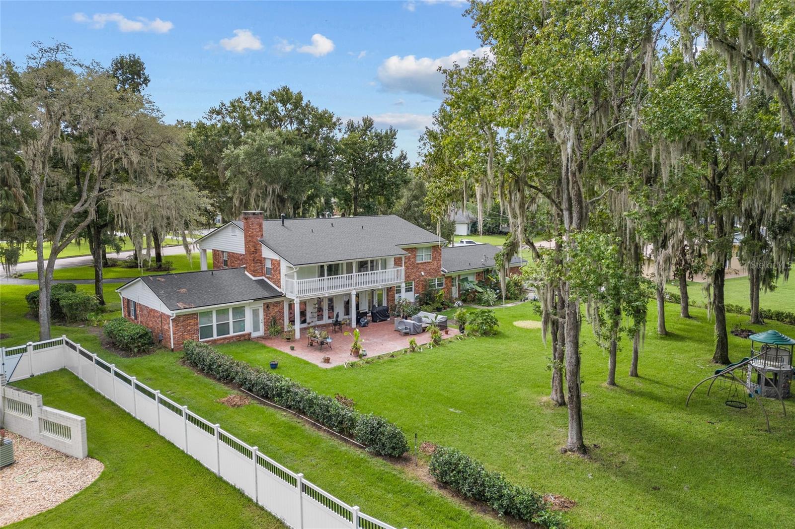 COUNTRY CLUB ESTATE MCINTOSH GRT - Residential