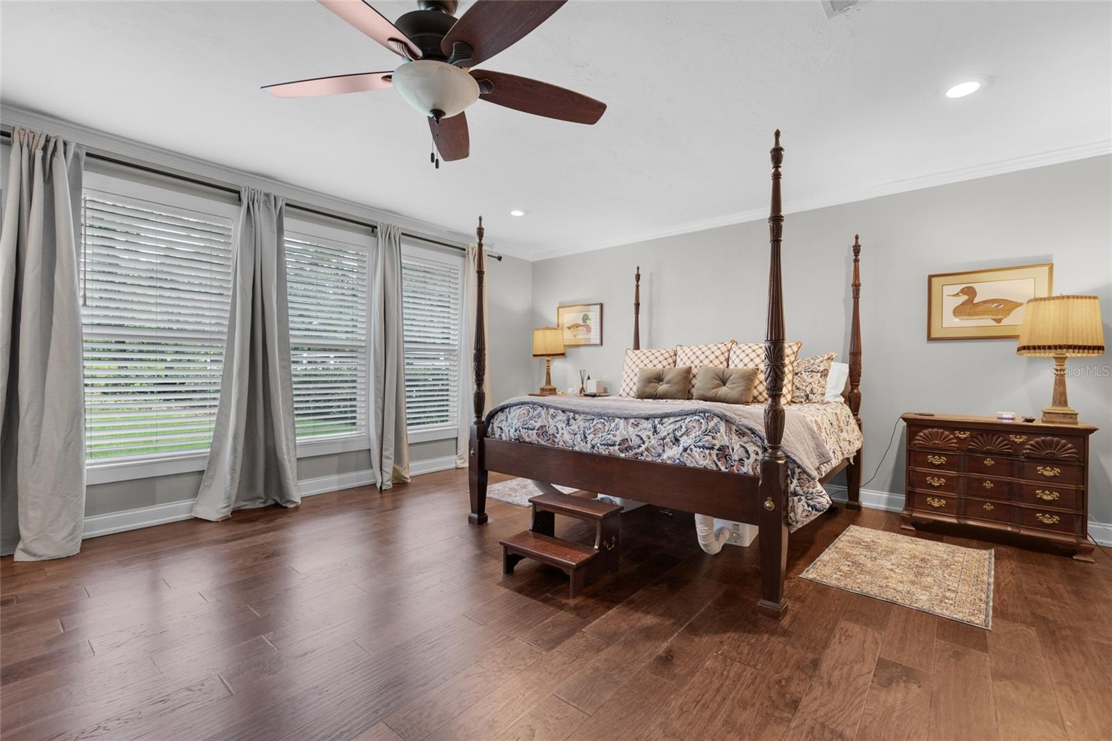 COUNTRY CLUB ESTATE MCINTOSH GRT - Residential