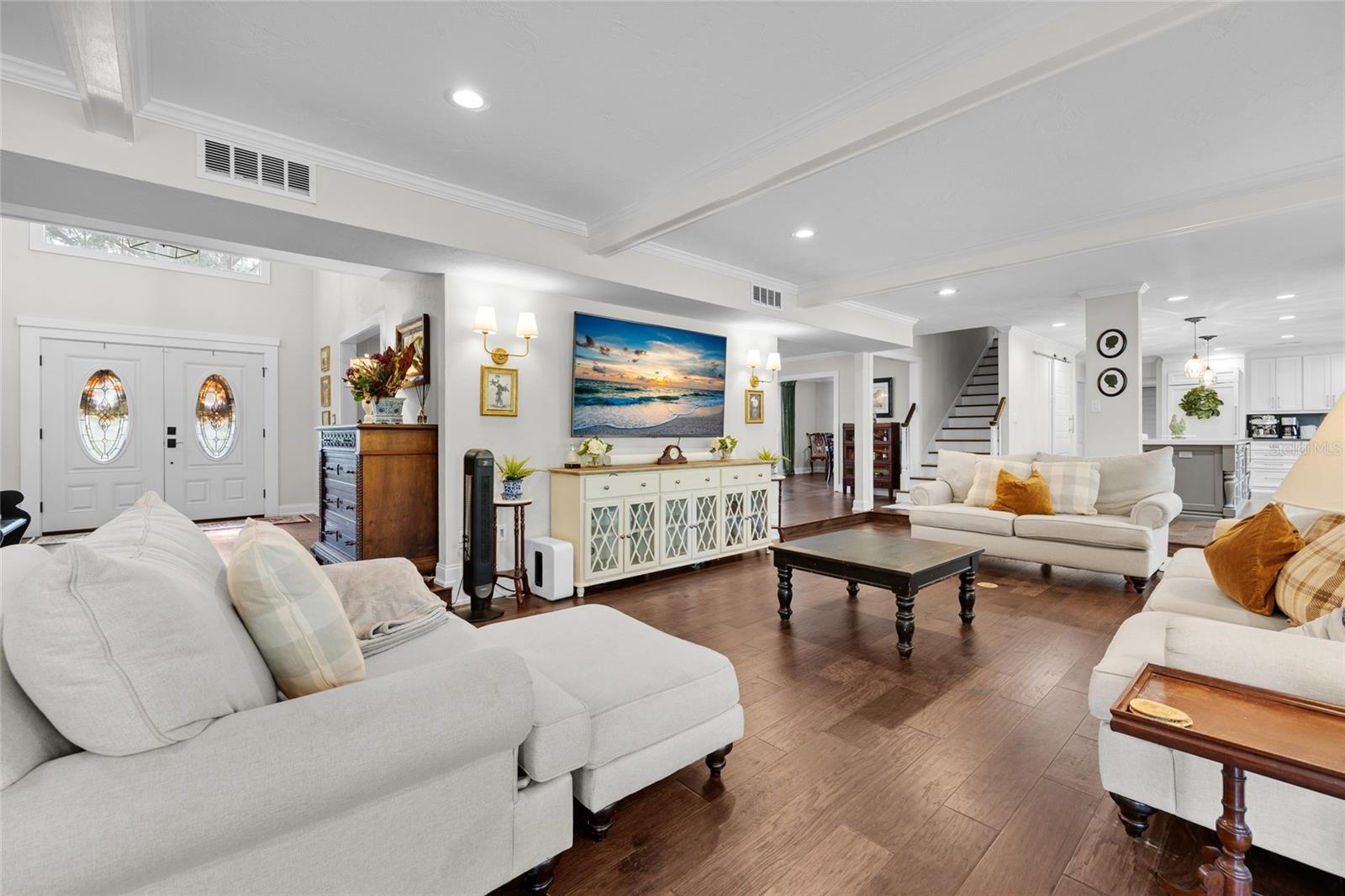 COUNTRY CLUB ESTATE MCINTOSH GRT - Residential