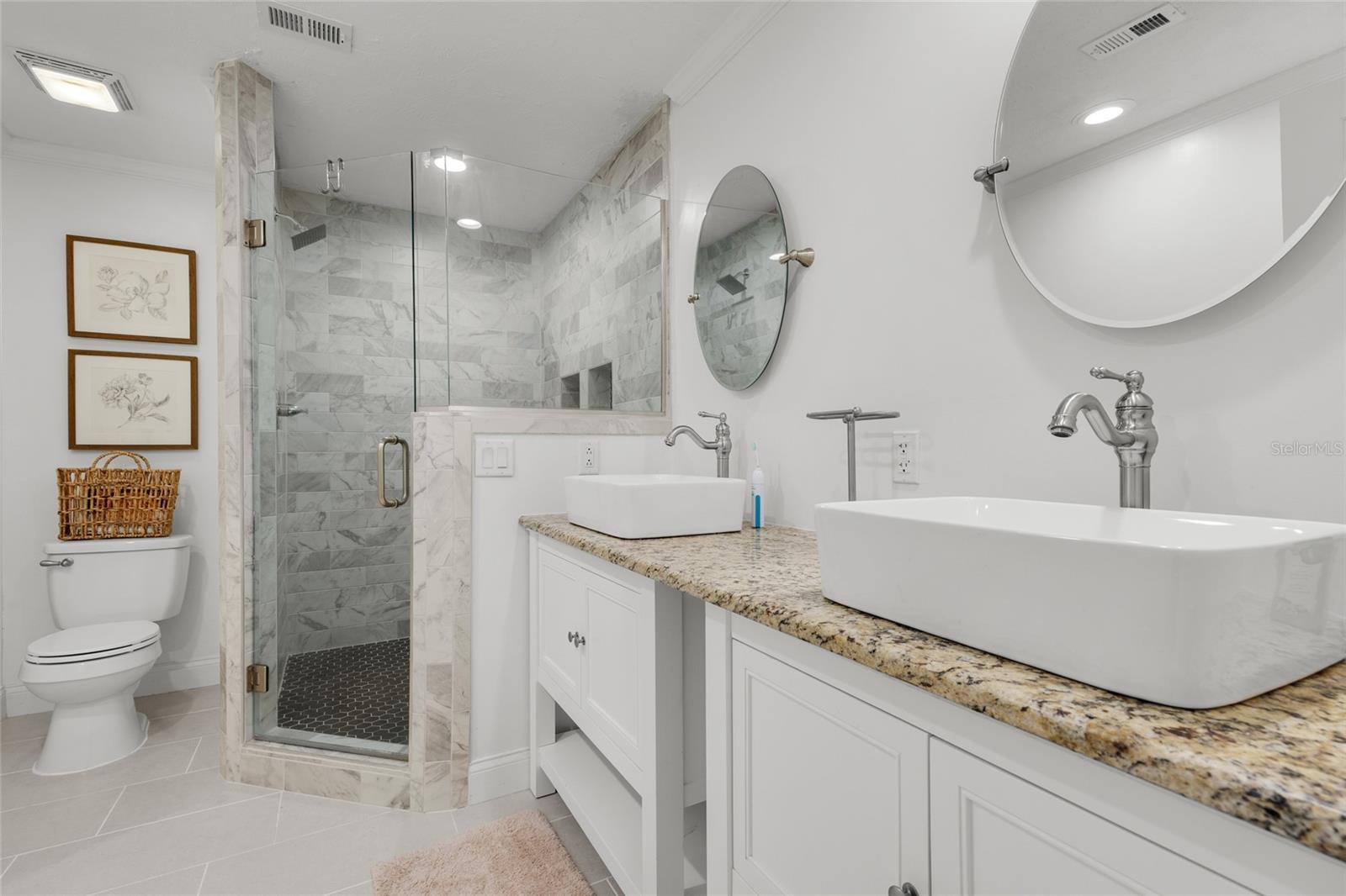 COUNTRY CLUB ESTATE MCINTOSH GRT - Residential