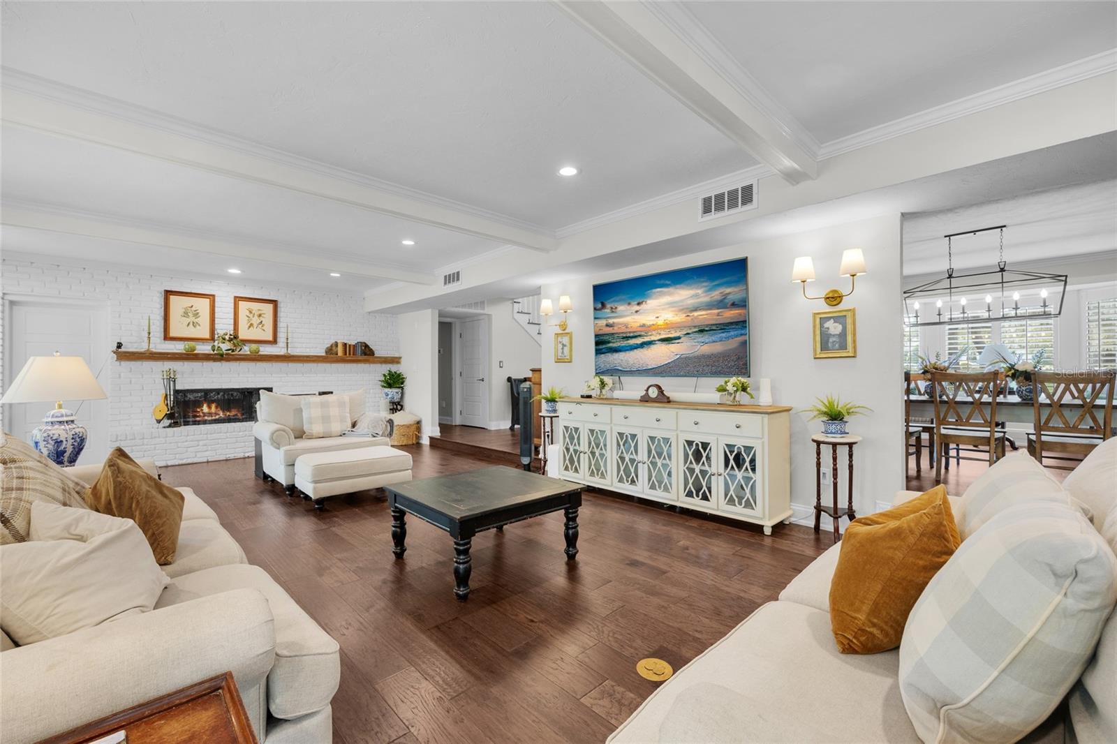 COUNTRY CLUB ESTATE MCINTOSH GRT - Residential