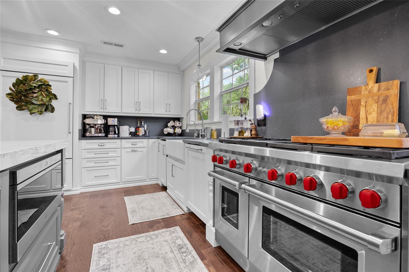COUNTRY CLUB ESTATE MCINTOSH GRT - Residential
