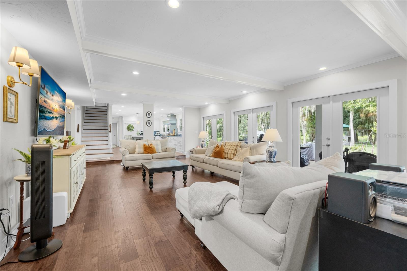 COUNTRY CLUB ESTATE MCINTOSH GRT - Residential