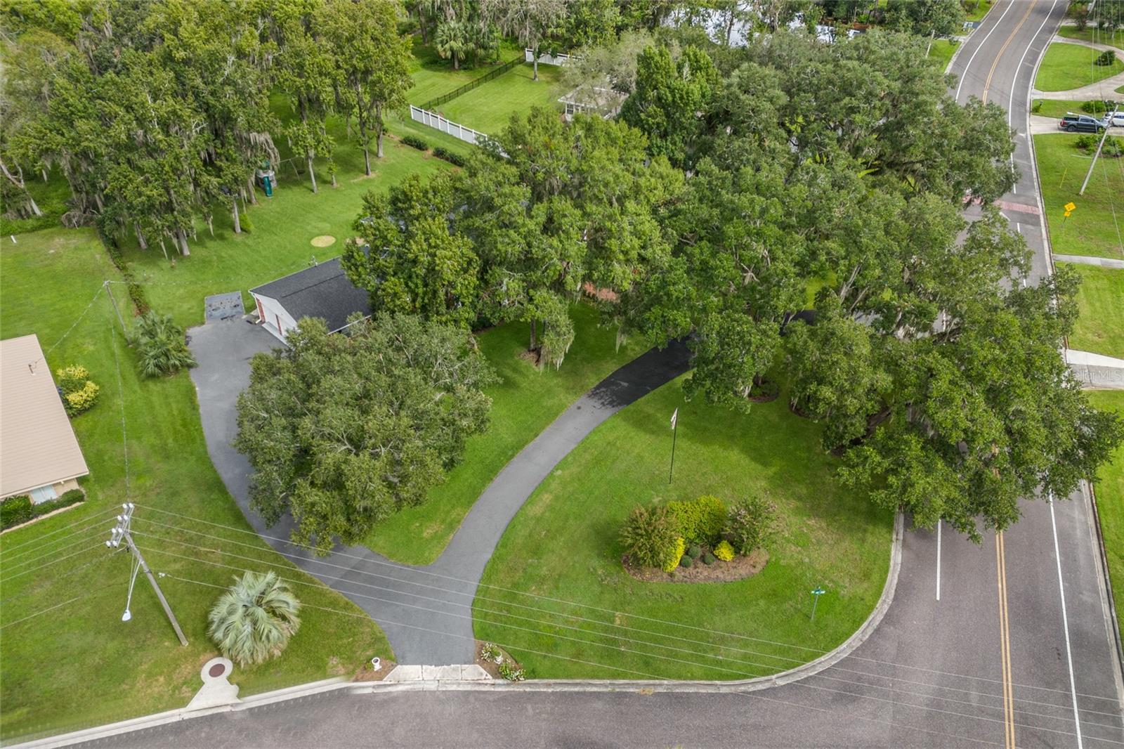 COUNTRY CLUB ESTATE MCINTOSH GRT - Residential