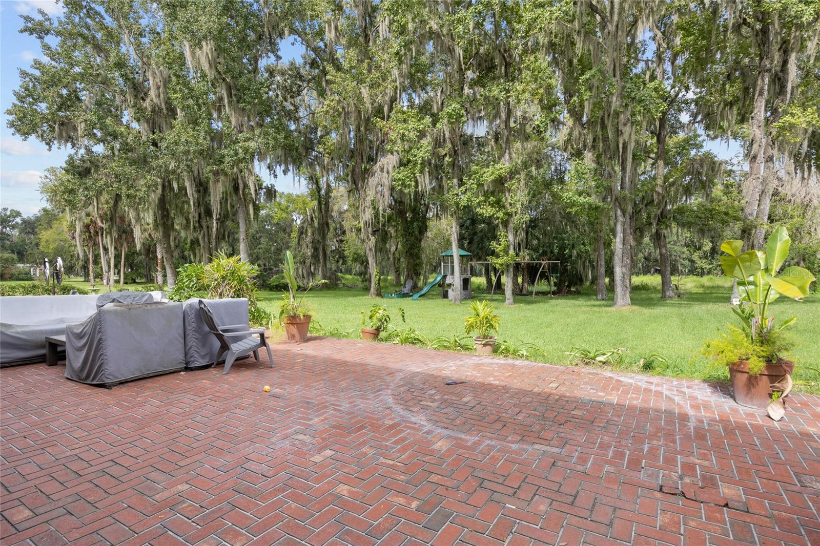 COUNTRY CLUB ESTATE MCINTOSH GRT - Residential