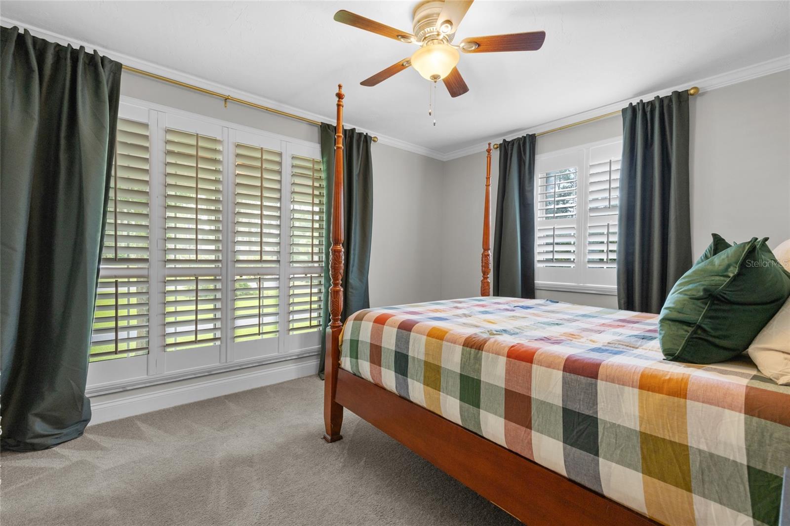 COUNTRY CLUB ESTATE MCINTOSH GRT - Residential