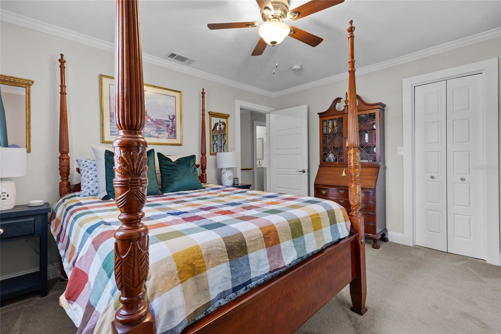 COUNTRY CLUB ESTATE MCINTOSH GRT - Residential