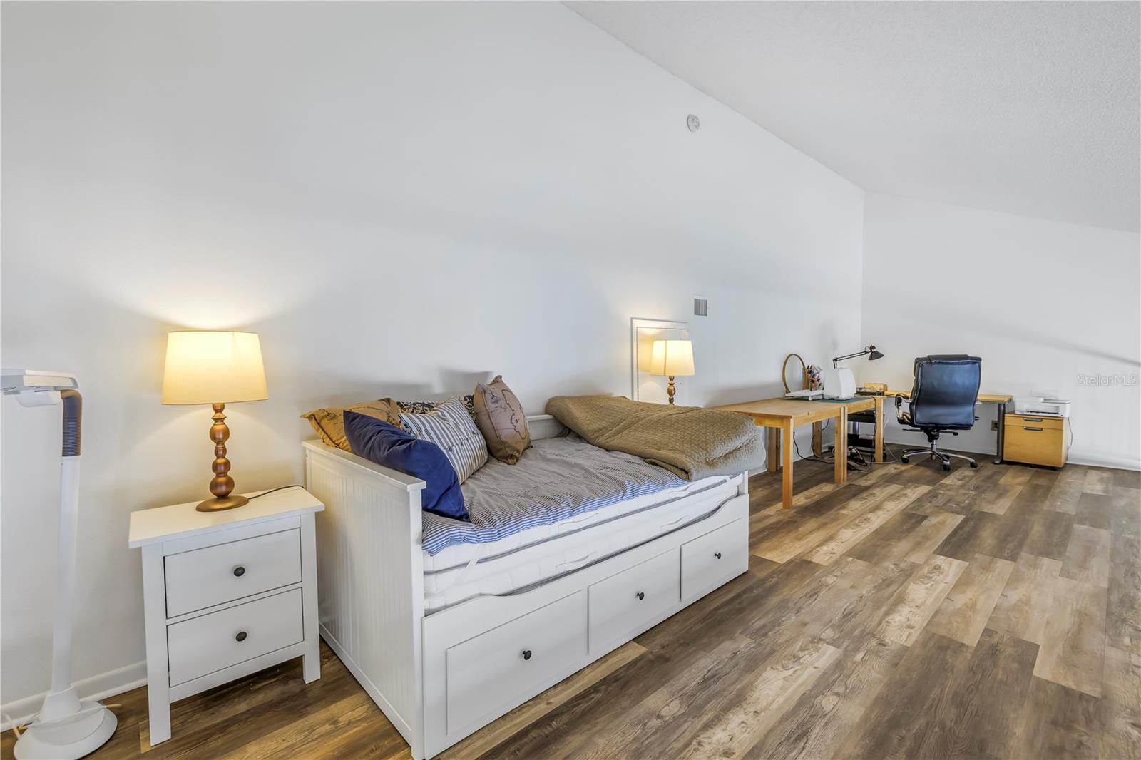 KIPPS COLONY AT PASADENA YACHT/CNTRY CLUB - Residential