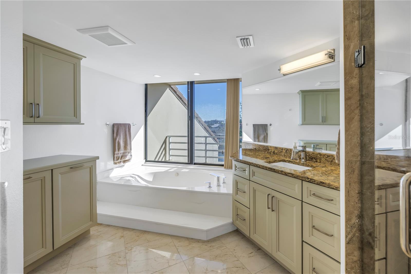 KIPPS COLONY AT PASADENA YACHT/CNTRY CLUB - Residential