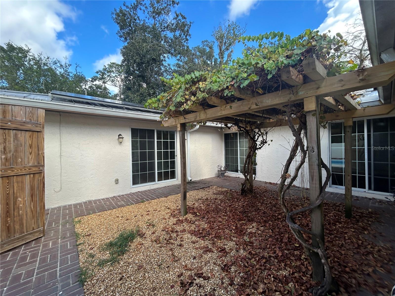 VALLEY THE - Residential Lease